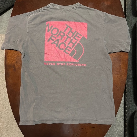 The North Face Tee TNF T-shirt Men’s Size Medium Gray And Red Graphic Print Tee - Picture 3 of 11